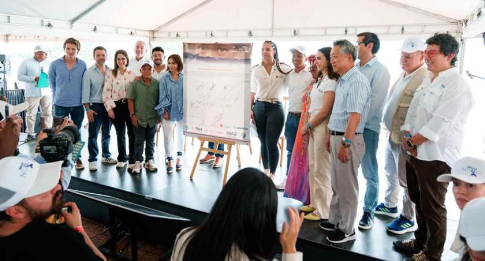 Como muestra de su compromiso, los representantes de las entidades aliadas firmaron su compromiso con Misión Nuquí.