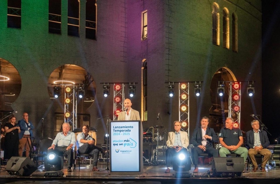 Habla el ministro Sanguinetti y escuchan: Carlos Moreira; Luis Lacalle Pou; Remo Monzeglio; Ignacio Curbelo; Roque Baudean y Juan Curbelo