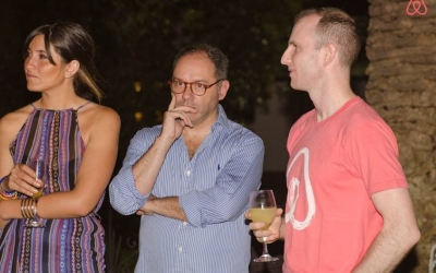 Valentina Arriagada, directora de producto de Connectus Medical, Javier Artigas, Director Ejecutivo de Connectus Medical y Joe Gebbia, cofundador de Airbnb.