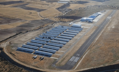 Mi&ntilde;ano y Piqu&eacute; tras el aeropuerto de Madrid-Sur en Casarrubios (Toledo)