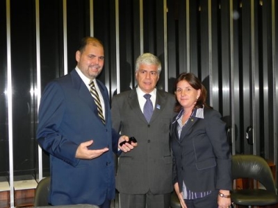  Foto: Diputado Alex Canziane, Carlos Alberto Amorim Ferreira, presidente de la ABAV y la diputada Carmen Zanotto.