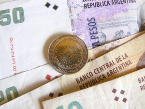 "Los precios del turismo deben estar en pesos"