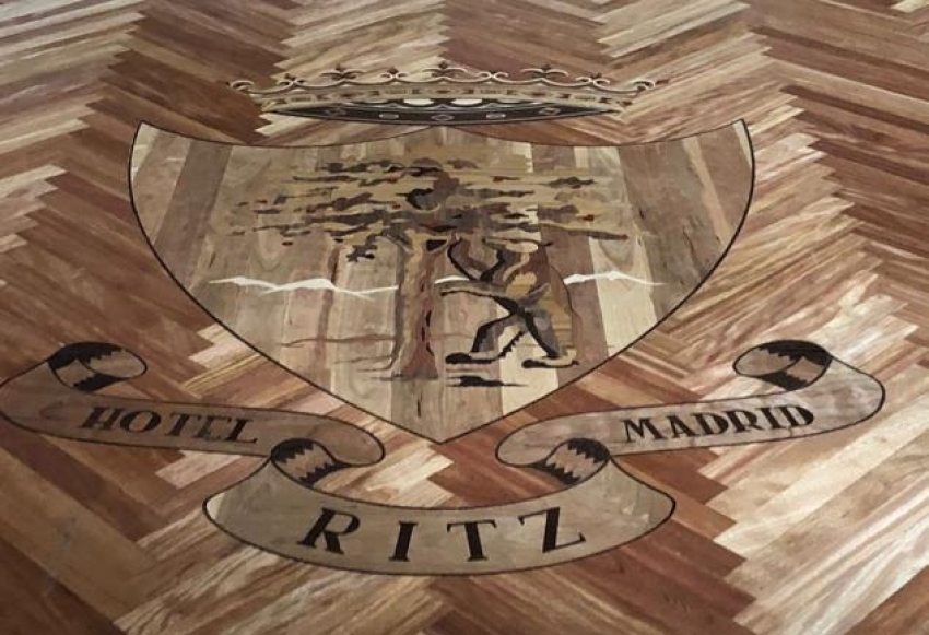 Escudo del hotel Ritz de Madrid
