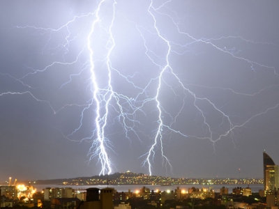 Advierten tormentas intensas tras noche a puro estruendo