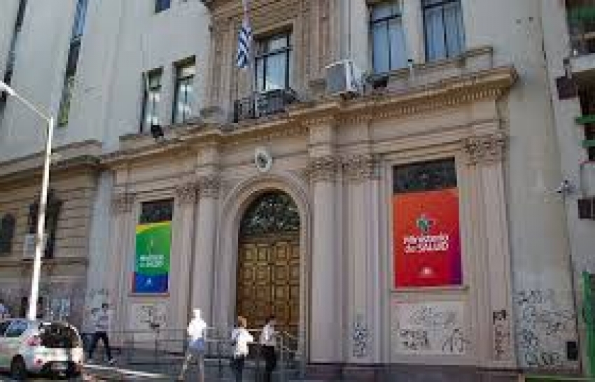 Salto, Uruguay: eval&uacute;an cierre y suspenden clases