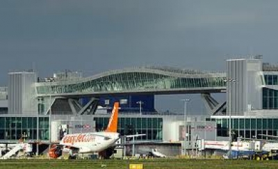 Londres medita construir un nuevo aeropuerto 