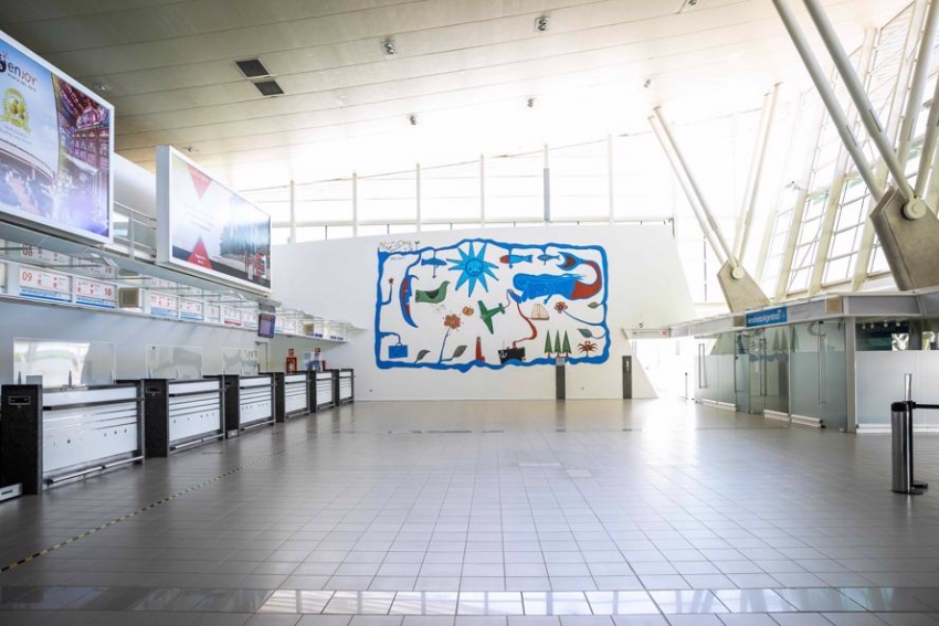 Antiguo mural de Carlos P&aacute;ez Vilar&oacute; fue replicado por su hija en el Aeropuerto Laguna del Sauce
