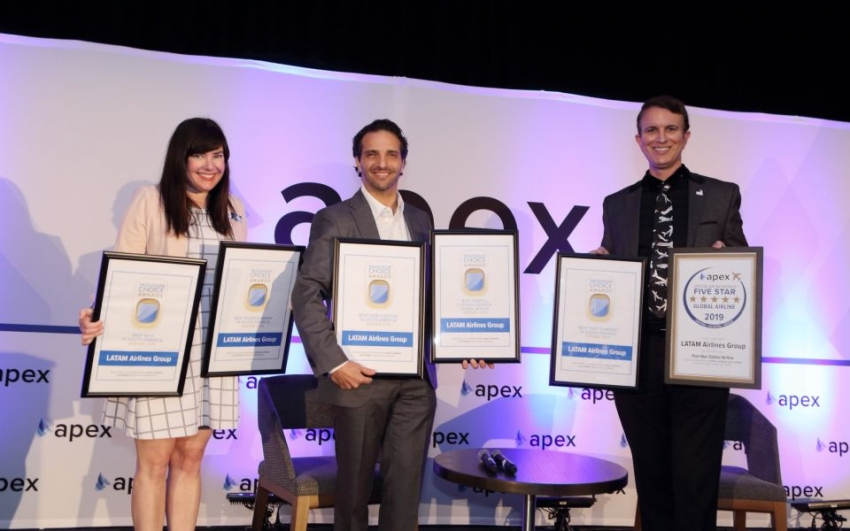 Katie Geraghty Goshgarian, Director Ejecutivo, APEX; Juan Ordo&ntilde;ez, Director de Servicio a Bordo, LATAM Airlines Group; Dr. Joe Leader, CEO, APEX.