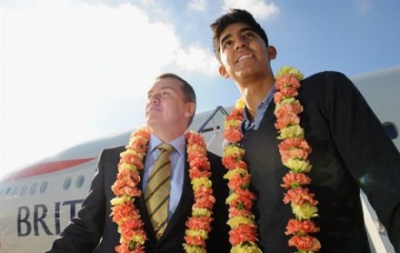 El protagonista de "Slumdog Millonaire" inaugura el nuevo Boeing 777-300 de British Airways