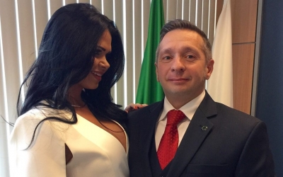 Alessandro Golombiewski Teixeira y su esposa Milena Santos.