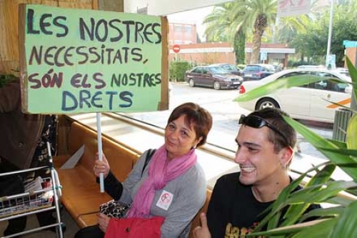 M&eacute;dicos espa&ntilde;oles se rebelan y seguir&aacute;n atendiendo a inmigrantes irregulares