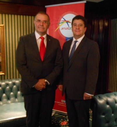 "Ahora el glamour est&aacute; m&aacute;s cerca volando por Amaszonas" seg&uacute;n spot sobre Punta en Bolivia