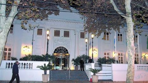 Controversia con un hotel por la llegada de Ch&aacute;vez a Mendoza