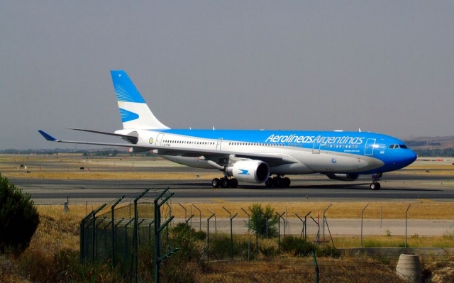 Cuanto pagó Aerolíneas Argentinas por honorarios y retribuciones de servicios entre 2014 y 2018
