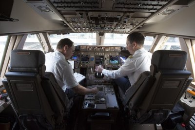 Los aviones con dos pilotos podr&iacute;an convertirse en cosa del pasado. Bloomberg News