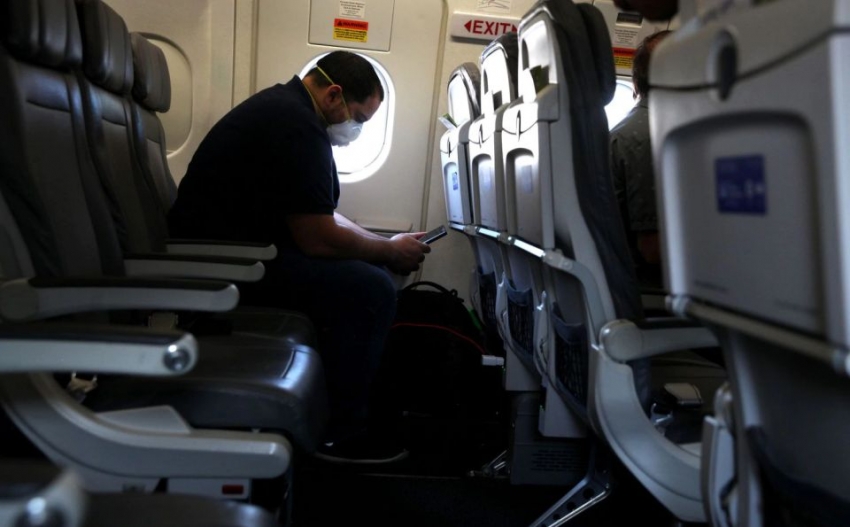 Pasajero con mascarilla.