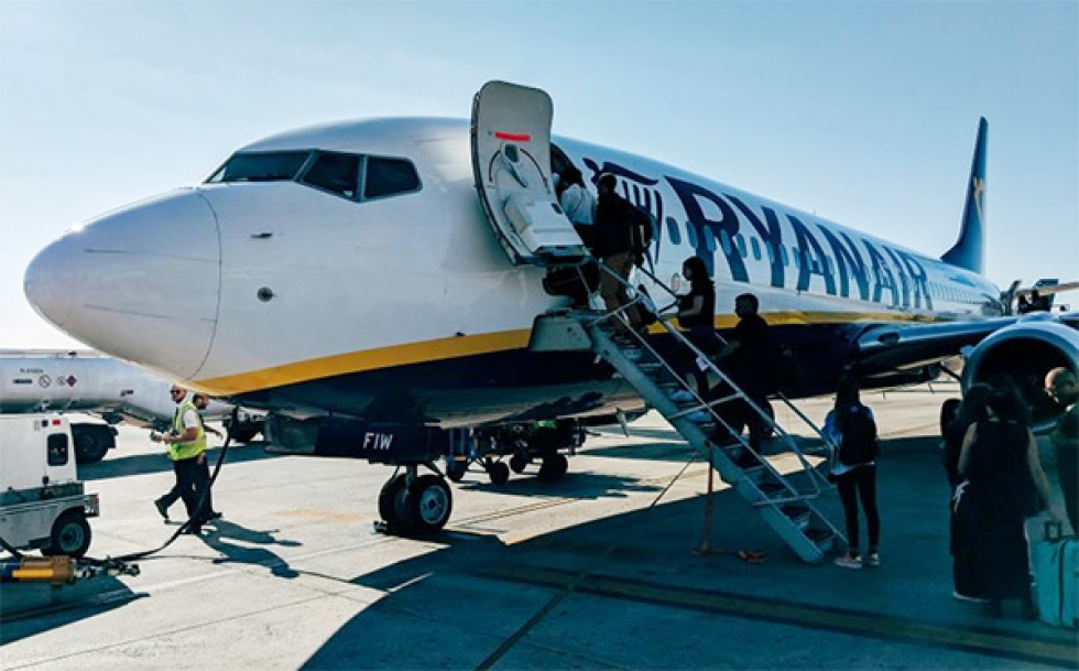 Ryanair arrasa a Vueling, Iberia y Air Europa pese a los recortes