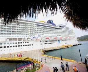 Isla de Roat&aacute;n recibi&oacute; un 12 por ciento m&aacute;s de cruceristas