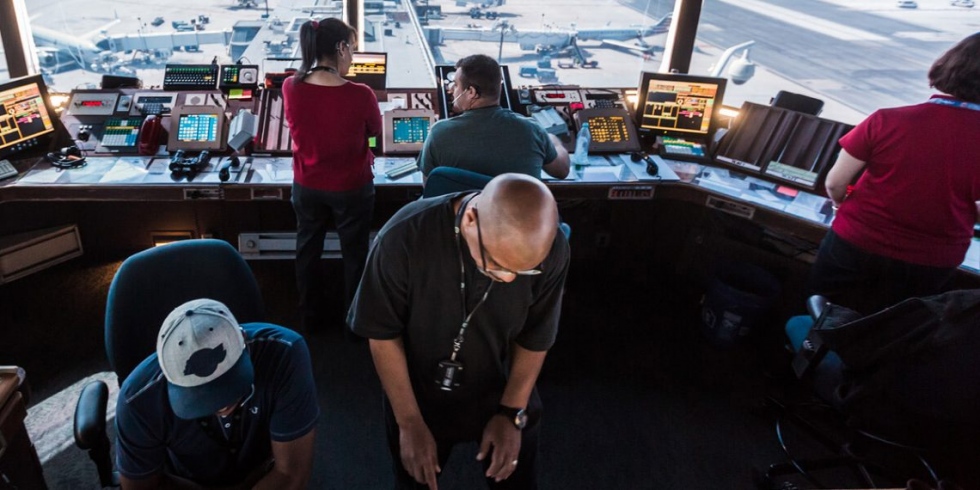 La FAA contrata a 1.500 controladores aéreos