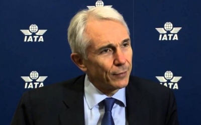 Tony Tyler critica alza de cargos a aerol&iacute;neas en aeropuerto de Santiago