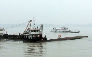 Naufraga crucero fluvial en el r&iacute;o Yangts&eacute; en China