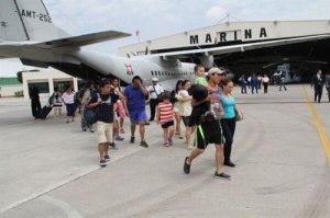 Turistas de Acapulco trasladados