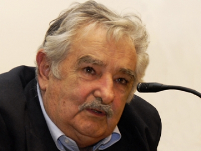 Presidente Mujica: “Gobierno no cede a intereses capitalistas en construcción del puente en la Laguna Garzón&quot;