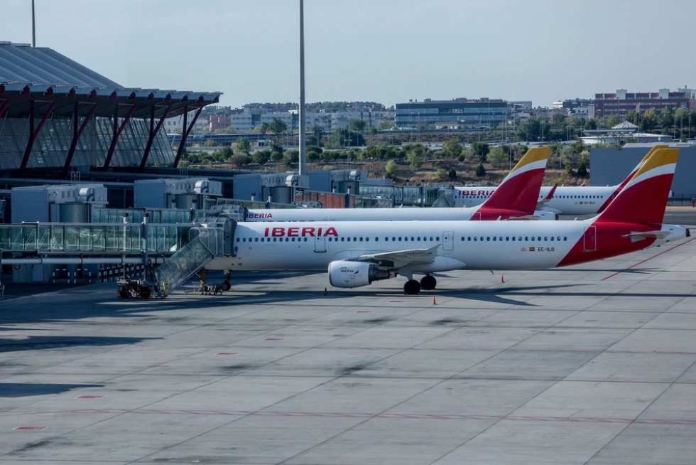 Bruselas, cada vez más verde, impone nuevos costos a la aviación que pagarán los viajeros
