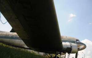 Uno de los primeros aviones de Pluna, en el Museo Aeron&aacute;utico, que ser&aacute; trasladado de la zona del Cilindro