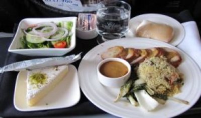 Lo que se le criticó tanto a Pluna: El fabuloso negocio de vender comida en las aerolíneas de bajo costo