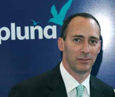 Campiani al personal de Pluna: "...el horizonte esta lleno de Charlie Bravos. Vamos a seguir sorte&aacute;ndolos"