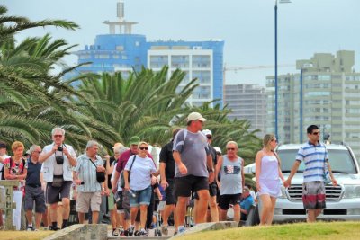 El diario El Observador editorializa sobre turismo