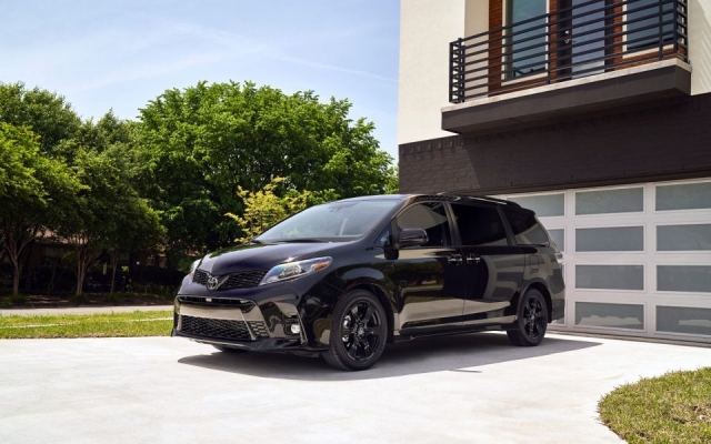 !!!Happy Weekend!!! Toyota Sienna SE Premium 2020