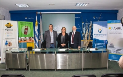 Sergio Pacheco, Director de OTL; Liliam Kechichiam, Ministra de Turismoh, Presidente de AHRU y de CAMTUR.: Juan Martinez Escric