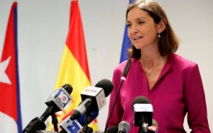  La ministra de Turismo de Espa&ntilde;a, Reyes Maroto, habla durante una rueda de prensa, este lunes, en La Habana (Cuba).