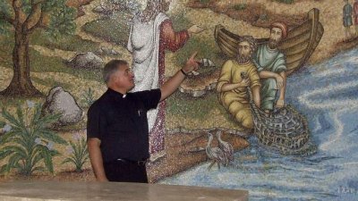 El padre Juan María Solana dirige el proyecto en nombre de los Legionarios de Cristo