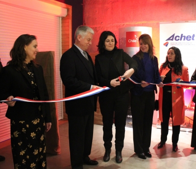 Marcela Cabezas, directora de Sernatur; Guillermo Correa, presidente ACHET; Javiera Montes, Subsecretaria de Turismo; Lorena Araya, directora Sernatur Magallanes; Lorena Arriagada, ACHET.