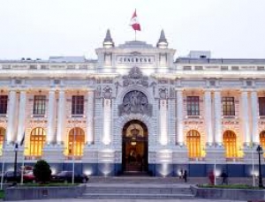 Congreso peruano ampl&iacute;a por diez a&ntilde;os el impuesto a los turistas