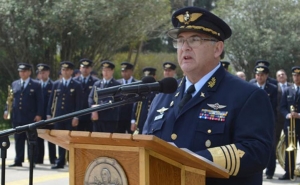 Comandante en Jefe de la Fuerza Aérea Uruguaya Brig. Gral. (Av.) Alberto Zanelli