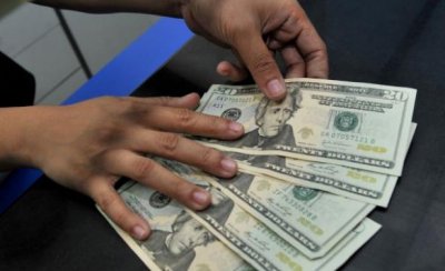 D&oacute;lar en m&aacute;ximo en 4 a&ntilde;os; MEF dice estar preparado ante volatilidad