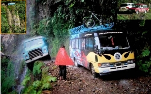 (Bolivia)  Yungas o Carretera de la Muerte.
