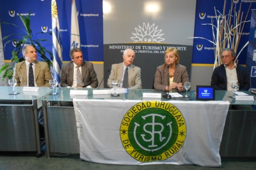 Presidente de la Asociaci&oacute;n Rural del Uruguay Per. Agr. Rub&eacute;n Echeverr&iacute;a N&uacute;&ntilde;ez; Secretario General del BROU Dr. Roberto Borelli; 2&ordm; Vicepresidente del BROU Sr. Danilo V&aacute;zquez; Ministra de Turismo Lili&aacute;m Kechichi&aacute;n; Presidente de SUTUR Sr. Ricardo Perlini.