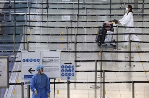 Hong Kong reduce la cuarentena para viajeros internacionales