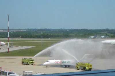 El cl&aacute;sico bautismo al CRJ200