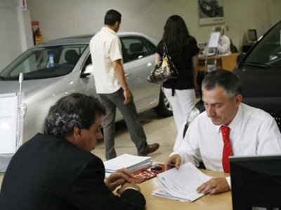 Ventas de autos en EE.UU caen por primera vez en tres a&ntilde;os