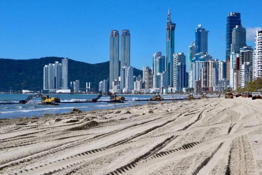 Ensanchan 70 m la Playa Central de Camboriu