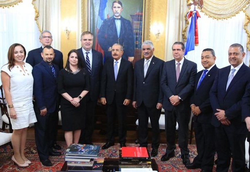 CEO de JetBlue reafirma apoyo de la aerol&iacute;nea a RD en visita al presidente Medina