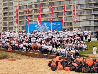Más de 1.500 voluntarios participaron de una jornada de limpieza de playas