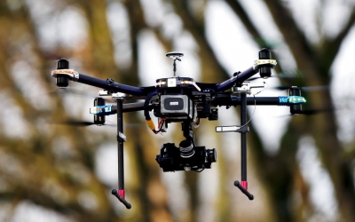 Rayos l&aacute;ser y drones afectan seguridad de aviones