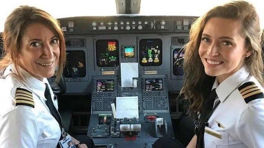 El hist&oacute;rico vuelo de la capitana Suzy Garrett con su hija Donna como primera oficial